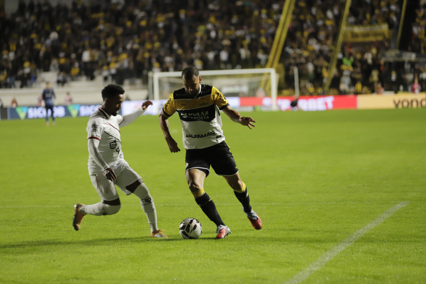 “Criciúma perde pontos preciosos no Heriberto Hülse; vaia no Majestoso após empate com o Atlético-GO”