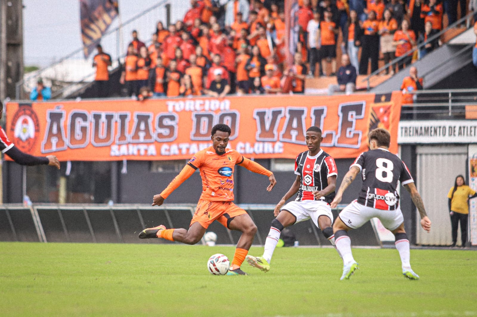 “Santa Catarina mostra força, vence o Joinville e entra na briga pela classificação”