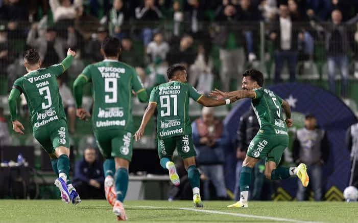 Vitória para honrar a camisa. Chapecoense 1 x 0 São Paulo
