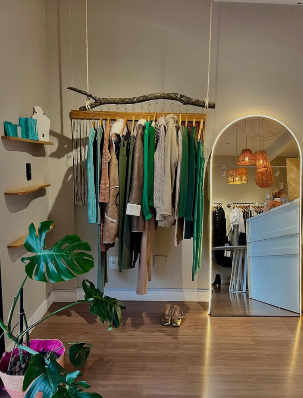 Como organizar uma loja de roupas para vender mais: do vitrinismo ao visual merchandising
