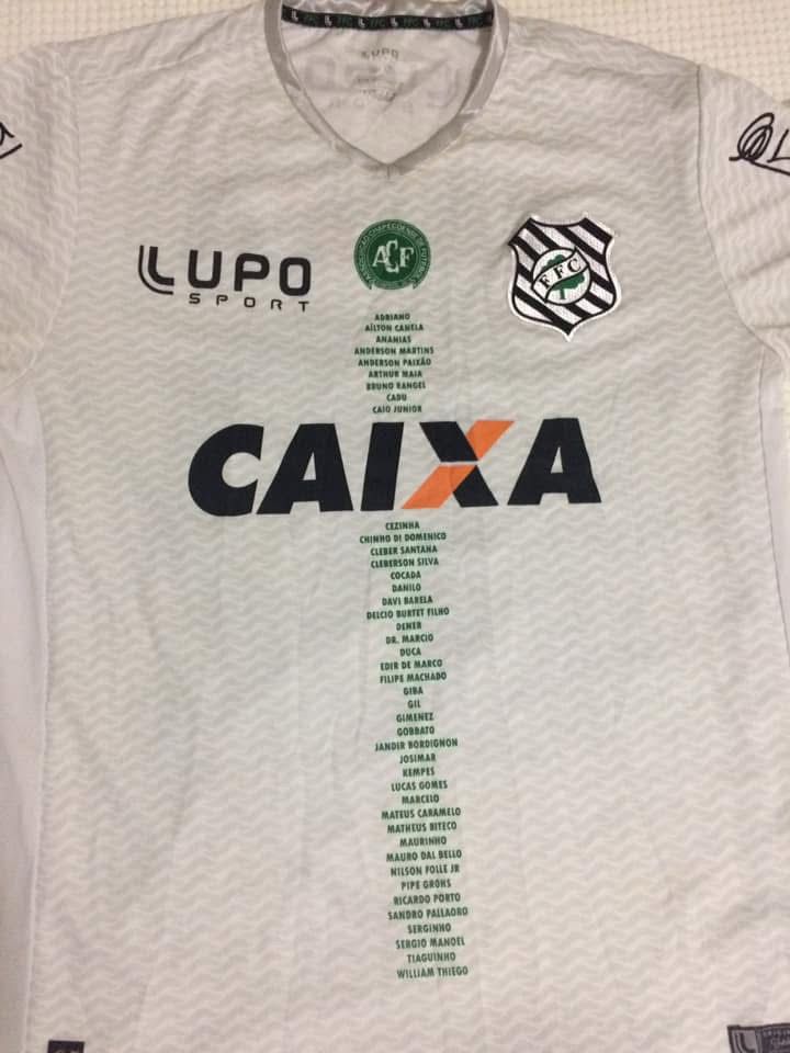 A camisa que virou memória: o dia em que o futebol chorou junto