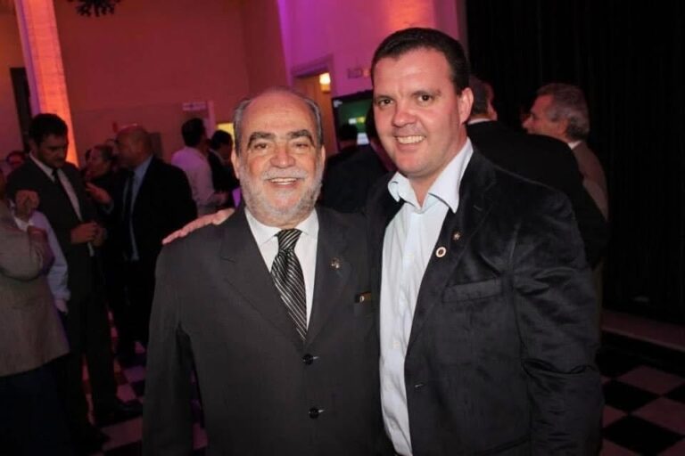 Uma homenagem a quem fez do futebol catarinense sua missão de vida. Delfim Peixoto. Presente na história. Presente na memória.