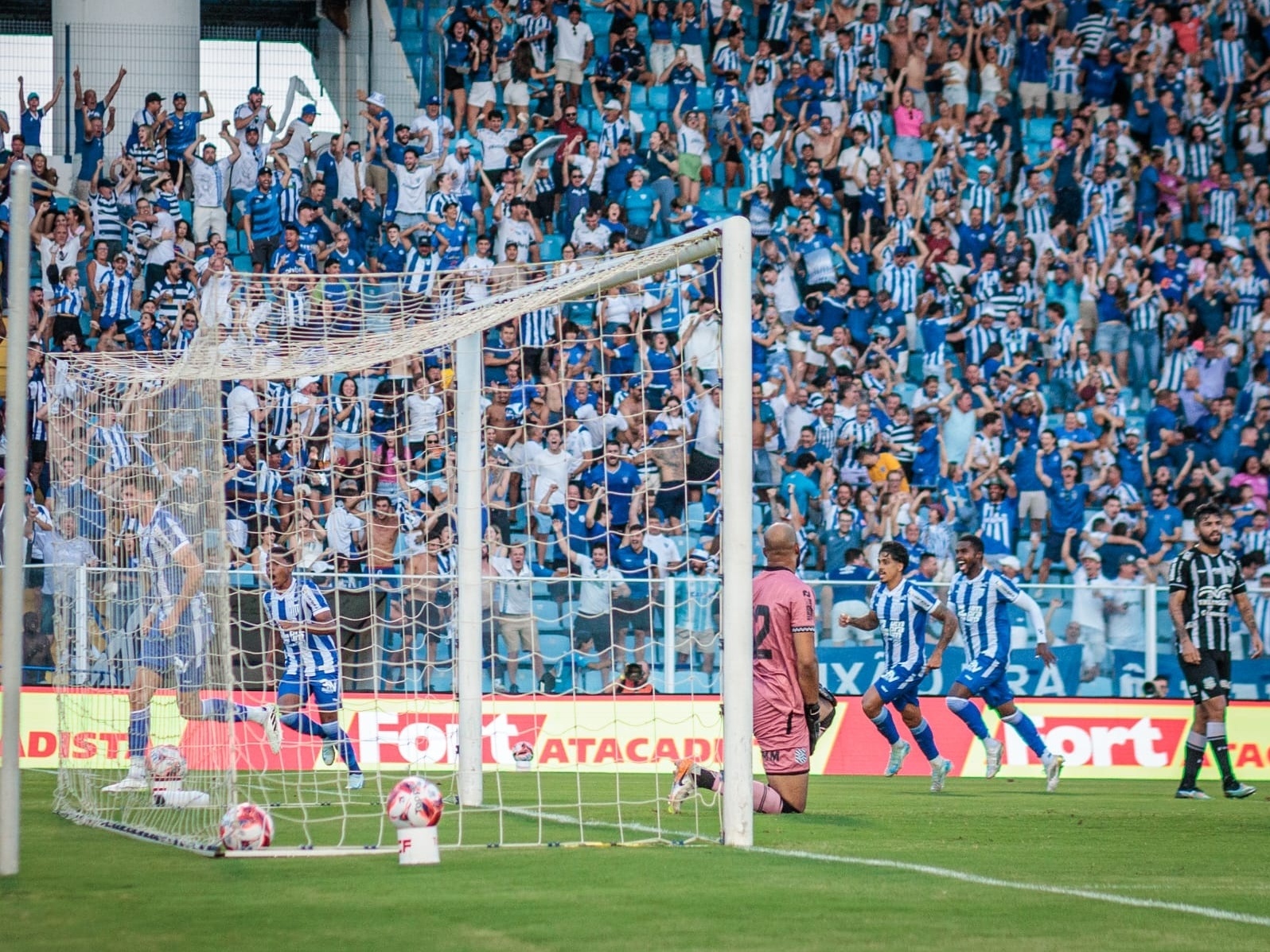 Avaí confirma momento no clássico: vitória no Estadual e título da Recopa sobre o Figueirense
