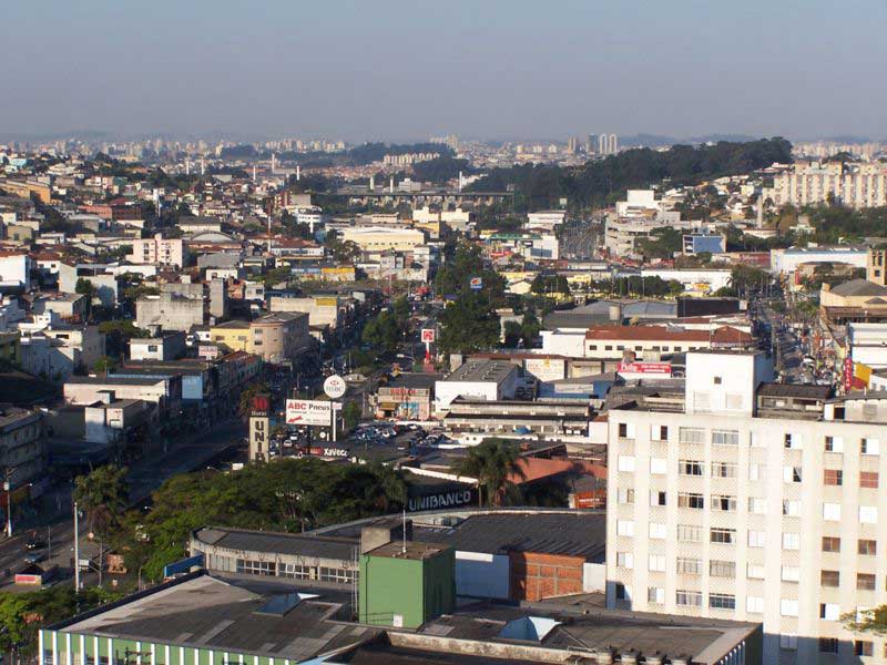 Vista ilustrada da Grande São Paulo com prédios residenciais e conexão entre Diadema e a capital