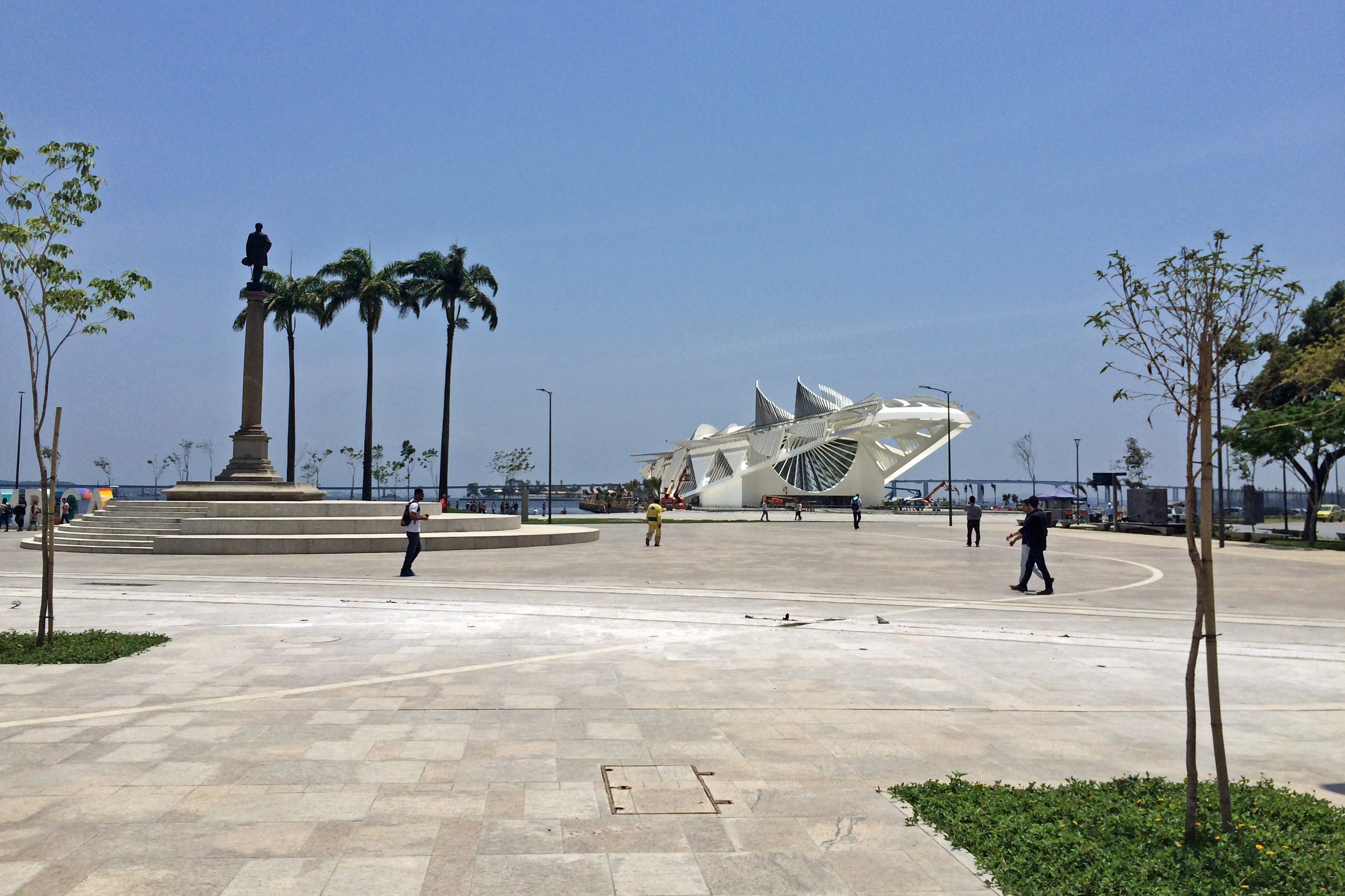 Vista da região da Praça Mauá com o Museu do Amanhã em passeio urbano no Rio de Janeiro