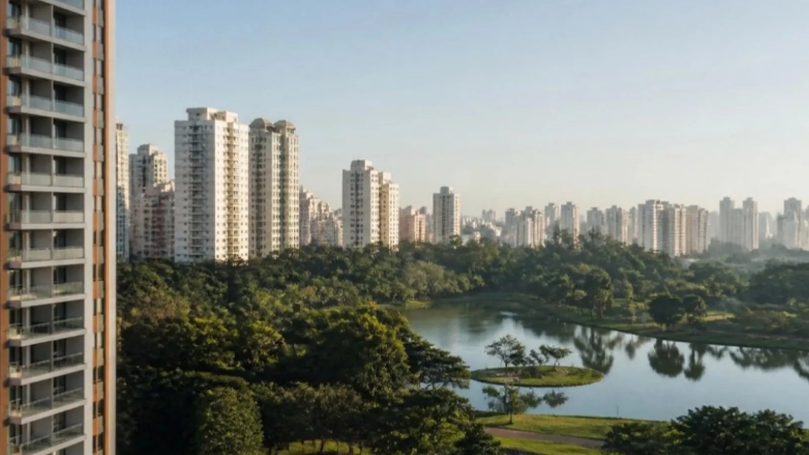 Prédios residenciais e área verde com lago na Zona Sul de São Paulo (imagem ilustrativa)