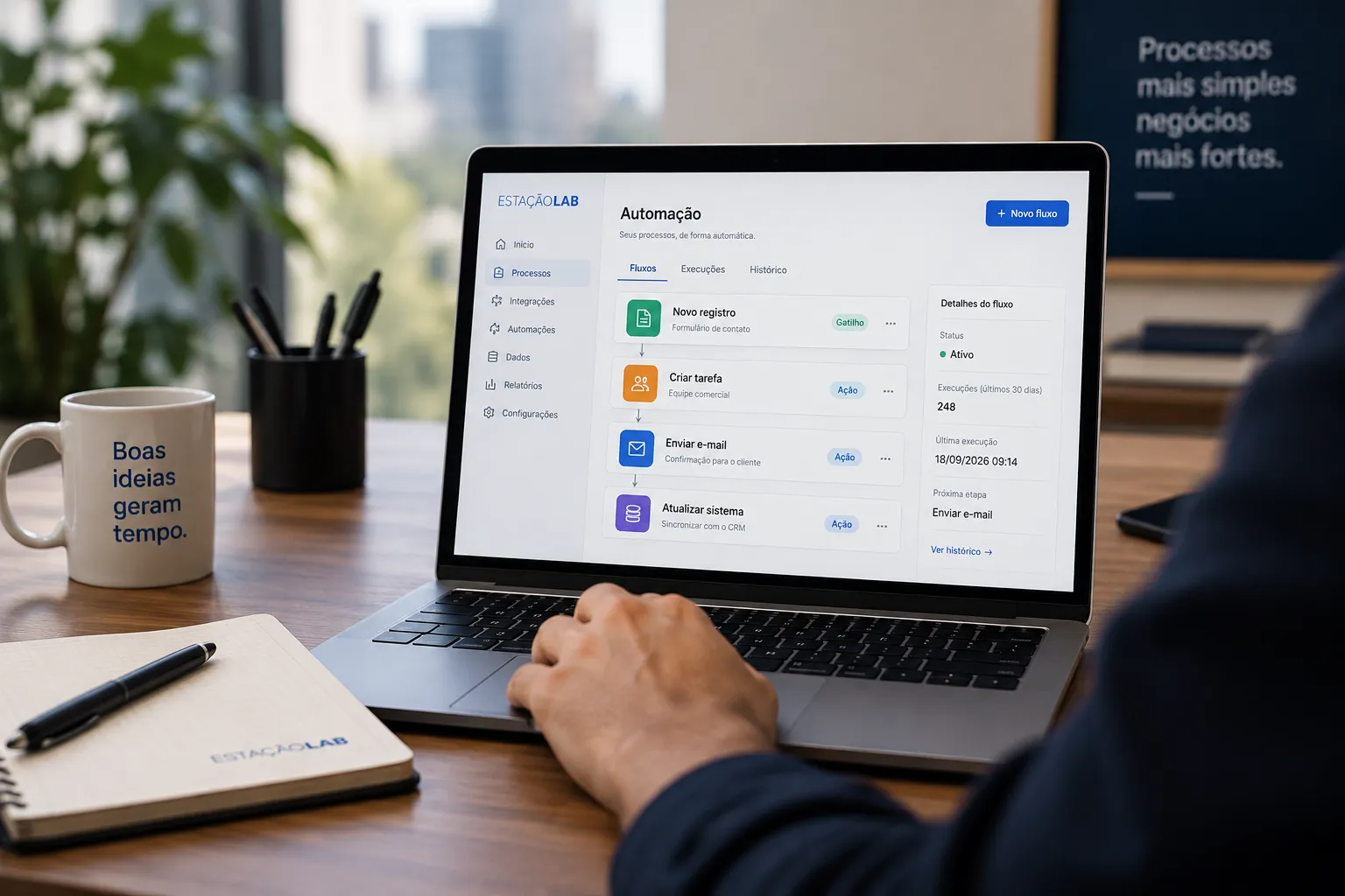 Profissional acompanhando processos e automações em um ambiente de trabalho digital