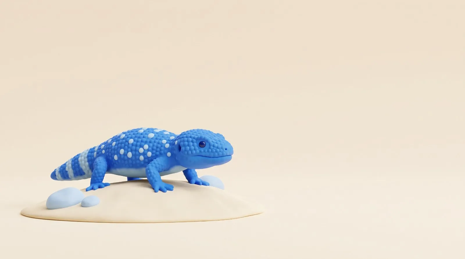 Ilustração em render suave sobre fundo creme: um lagarto pequeno estilizado, de corpo robusto, cauda grossa e pele em contas azul viva com pintas azul-claras, andando sobre um monte baixo de areia creme com duas pedrinhas azul-claras ao lado.
